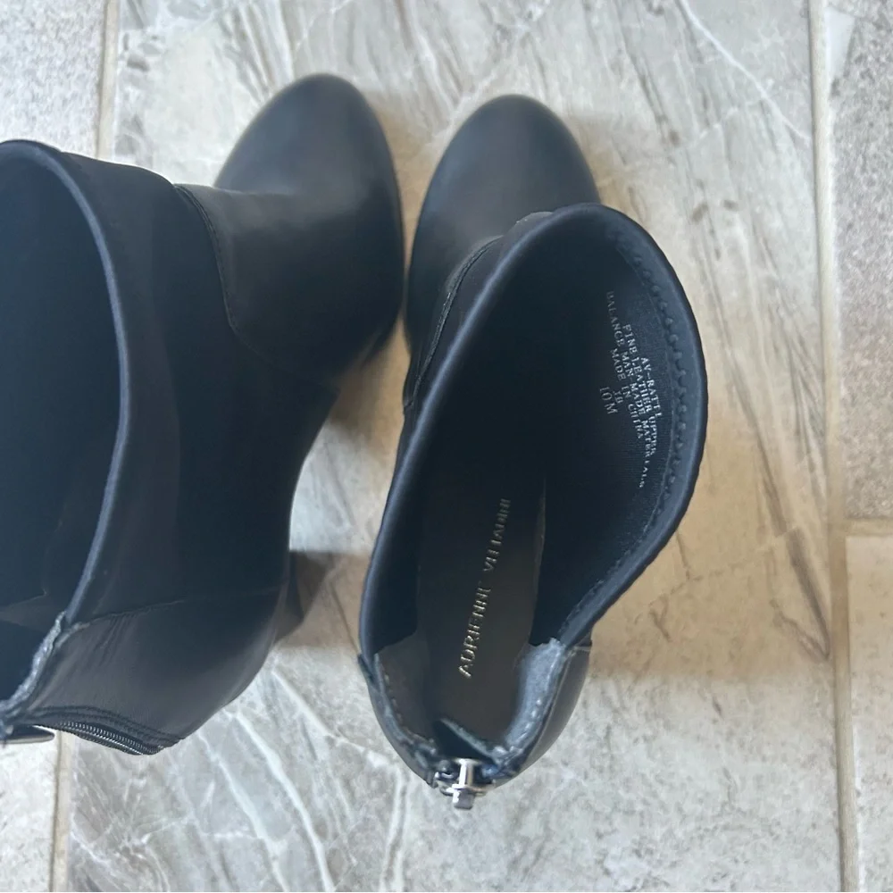 NWOB Adrienne Vittadini Ratti Black Leather Block Heel Ankle Boots, Size 10M